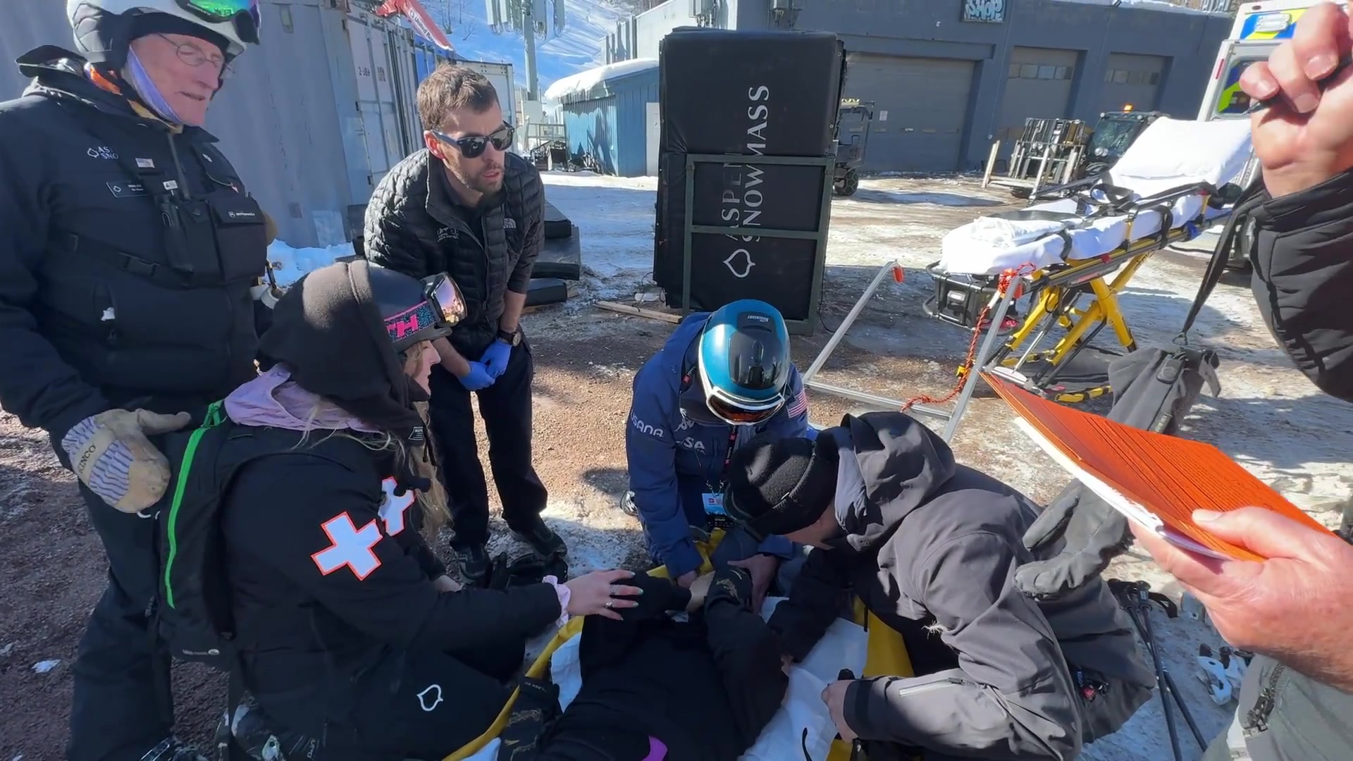 谈球吧体育app下载谷爱凌宣布因伤退出亚冬会：在训练中不幸再次受伤，不得不退出