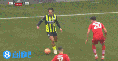 谈球吧体育app下载大空门不进！对方后卫解围踢空气，京多安后点打空门踢偏
