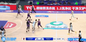 谈球吧冲击力十足！雷蒙侧翼突击 强攻失衡抛投得手打成2+1