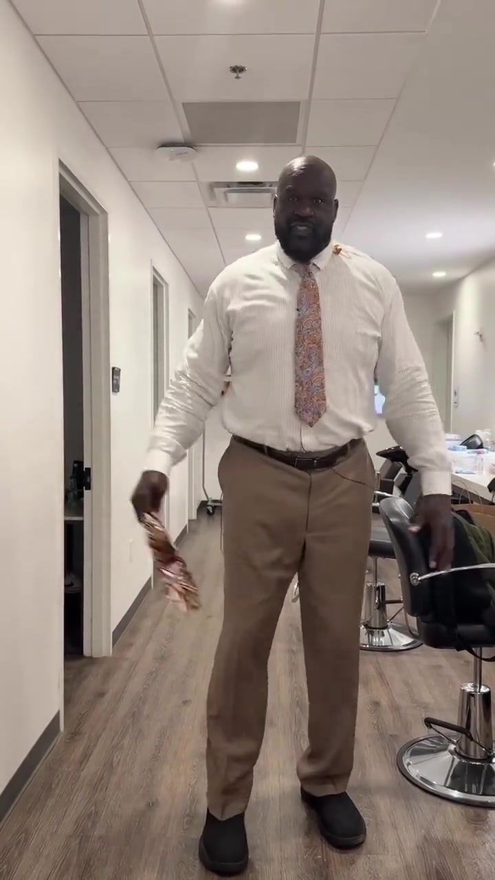 谈球吧(中国)官方网站灵活的胖子！奥尼尔社媒晒视频耍宝跳舞：没舞蹈 不青春！