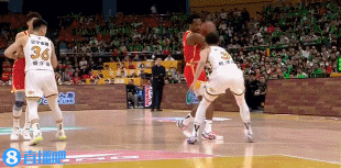 谈球吧体育app官网火药味十足！孙铭徽与鄢手骐卡位纠缠&被后者顶倒 鄢手骐违体