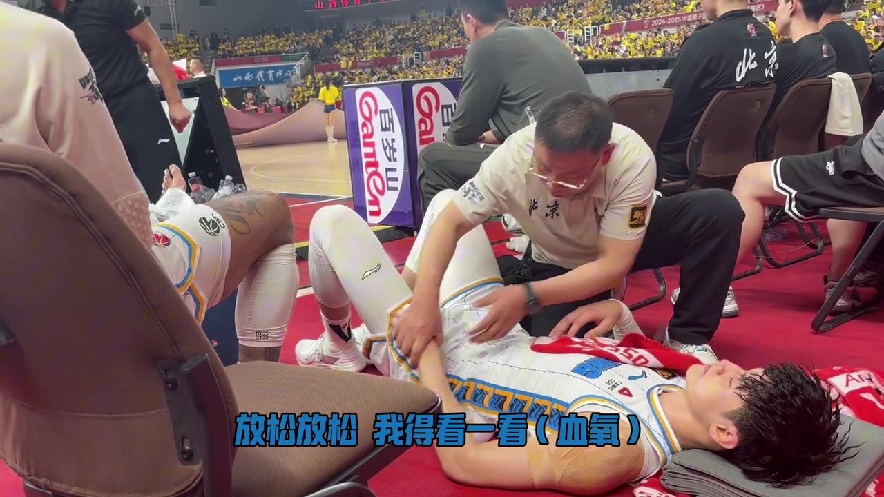 谈球吧(中国)官方网站记者：山西主场急救通道的门锁了 曾凡博的担架一开始出不去