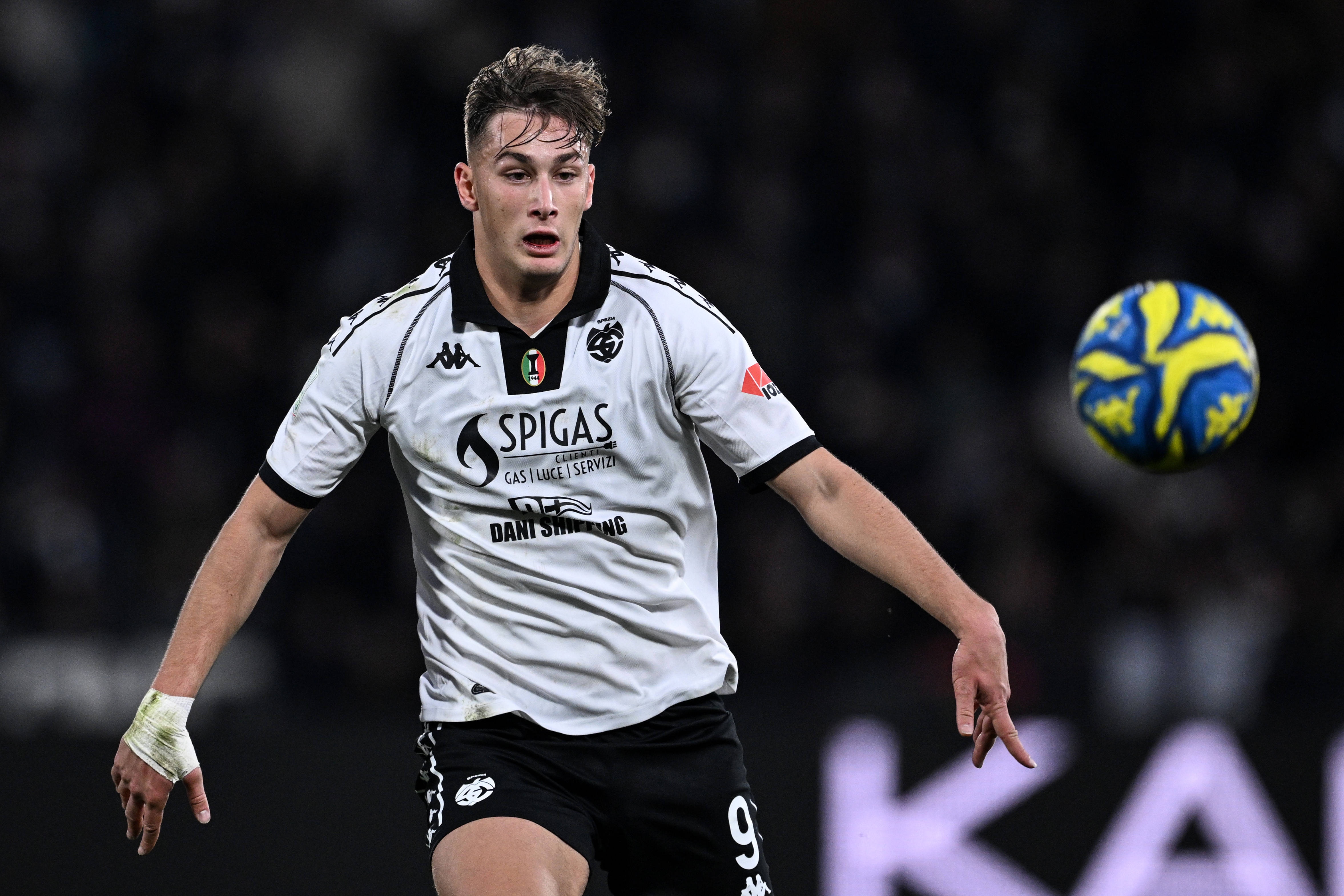 谈球吧体育app官网记者：那不勒斯有意F-埃斯波西托，准备报价2500万-3000万欧