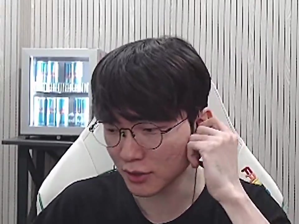 谈球吧体育app下载全力飞！Faker：(Doran是对面的上路吗？(对面)还有Gumayusi？我会赢的！