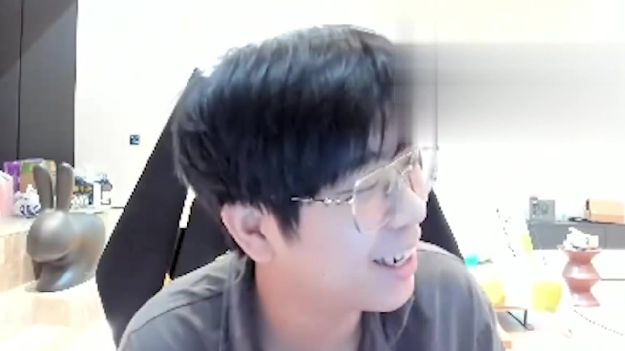 谈球吧(中国)官方网站阿这？？？大黄：以前在TES偷看过晴天的大黑屁股，没看过哥哥的