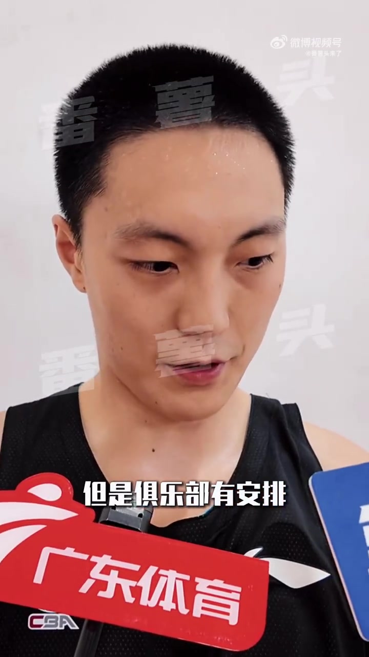 谈球吧胡明轩：集训队大部分人比较熟悉了 就是要把平时练的东西找回来